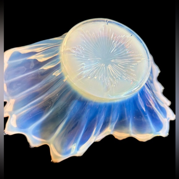 Fostoria Heirloom Opalescent Glass Mid-Century Modern Handkerchief Bowl - Picture 12 of 16